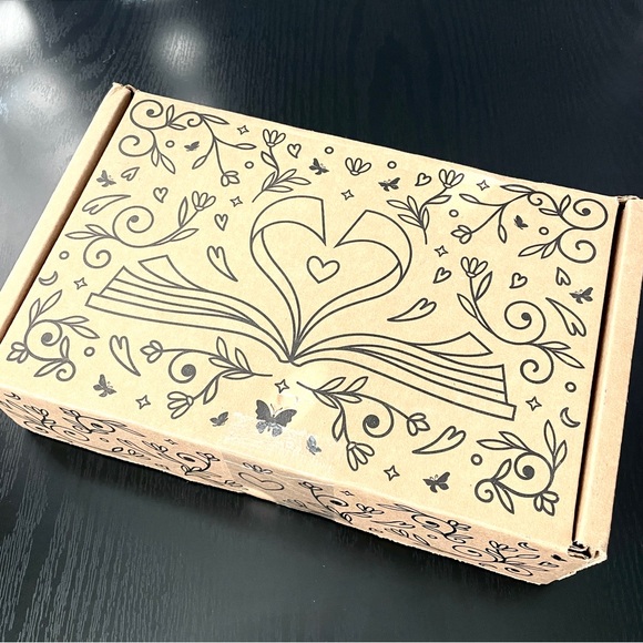 FairyLoot Romantasy Box Nov 2025 
To Cage a Wild Bird by Brooke Fast - Picture 13 of 13